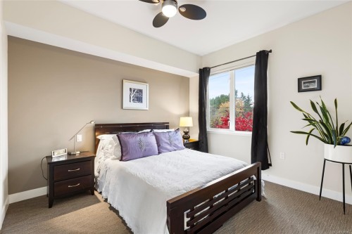 206-4040 Borden St, Saanich, BC - Indoor Photo Showing Bedroom