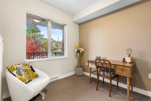 206-4040 Borden St, Saanich, BC - Indoor Photo Showing Office