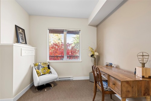 206-4040 Borden St, Saanich, BC - Indoor