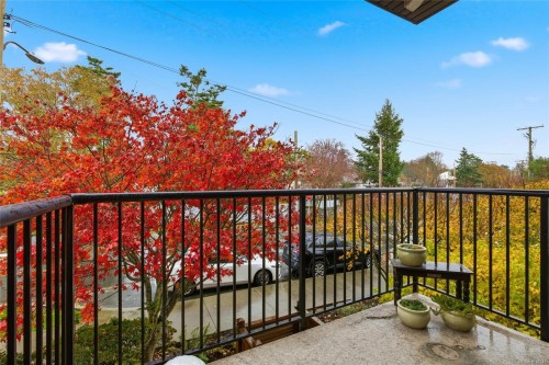 206-4040 Borden St, Saanich, BC - Outdoor