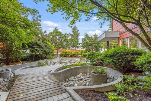 206-4040 Borden St, Saanich, BC - Outdoor With Deck Patio Veranda