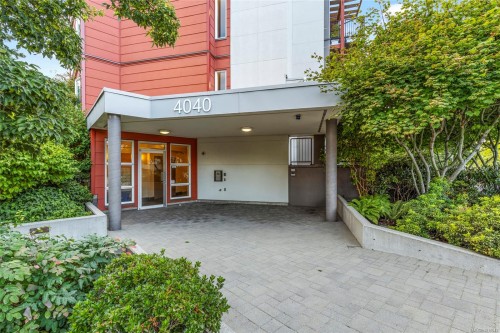 206-4040 Borden St, Saanich, BC - Outdoor