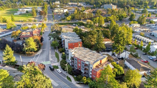 206-4040 Borden St, Saanich, BC - Outdoor With View