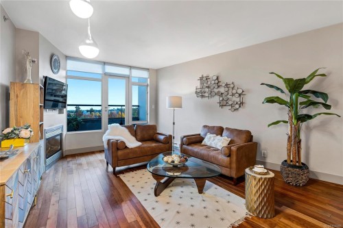S1104-737 Humboldt St, Victoria, BC - Indoor Photo Showing Living Room