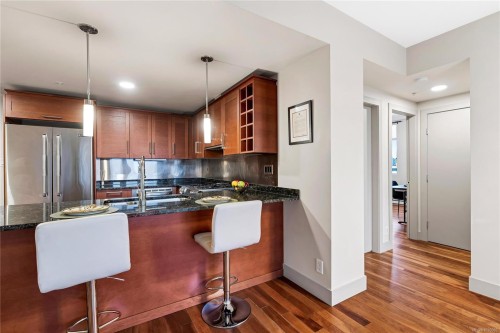 S1104-737 Humboldt St, Victoria, BC - Indoor Photo Showing Kitchen