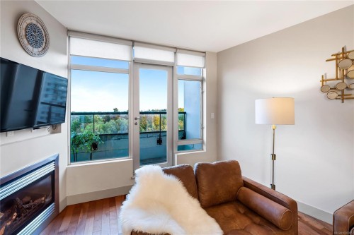 S1104-737 Humboldt St, Victoria, BC - Indoor Photo Showing Living Room With Fireplace