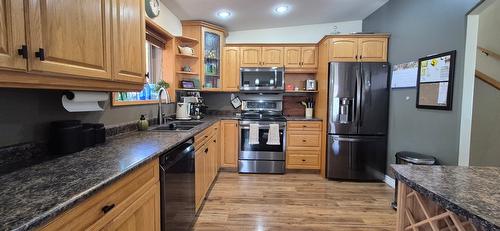 1409 Southview Drive, Cranbrook, BC - Indoor Photo Showing Kitchen With Double Sink
