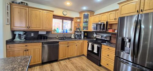 1409 Southview Drive, Cranbrook, BC - Indoor Photo Showing Kitchen With Double Sink