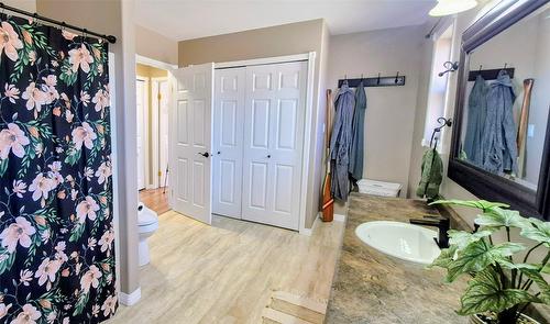 1409 Southview Drive, Cranbrook, BC - Indoor Photo Showing Bathroom