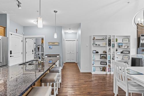 111-3739 Casorso Road, Kelowna, BC - Indoor