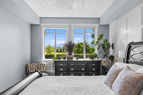 111-3739 Casorso Road, Kelowna, BC - Indoor Photo Showing Bedroom
