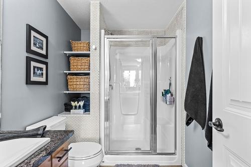 111-3739 Casorso Road, Kelowna, BC - Indoor Photo Showing Bathroom