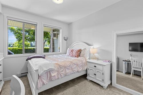 111-3739 Casorso Road, Kelowna, BC - Indoor Photo Showing Bedroom