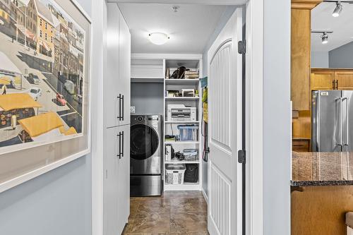 111-3739 Casorso Road, Kelowna, BC - Indoor