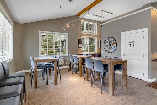 111-3739 Casorso Road, Kelowna, BC - Indoor Photo Showing Dining Room