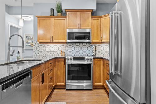 111-3739 Casorso Road, Kelowna, BC - Indoor Photo Showing Kitchen With Stainless Steel Kitchen With Double Sink