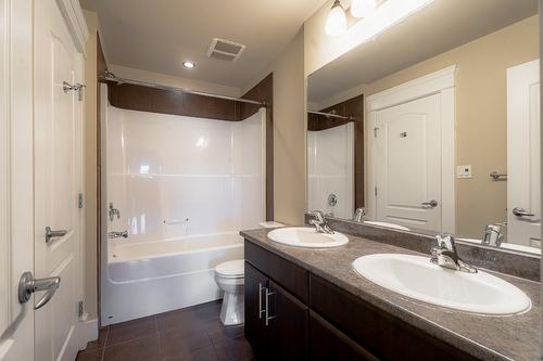504-975 Victoria  W Street, Kamloops, BC - Indoor Photo Showing Bathroom