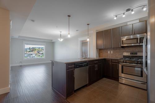 504-975 Victoria  W Street, Kamloops, BC - Indoor Photo Showing Kitchen With Upgraded Kitchen