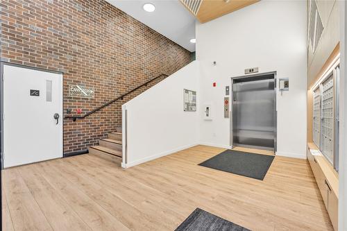 311-660 Cawston Avenue, Kelowna, BC - Indoor Photo Showing Other Room