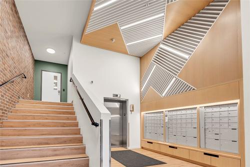 311-660 Cawston Avenue, Kelowna, BC - Indoor Photo Showing Other Room