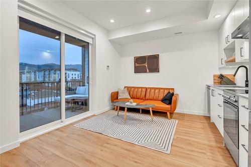 311-660 Cawston Avenue, Kelowna, BC - Indoor