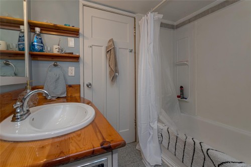 683 Powell St, Duncan, BC 