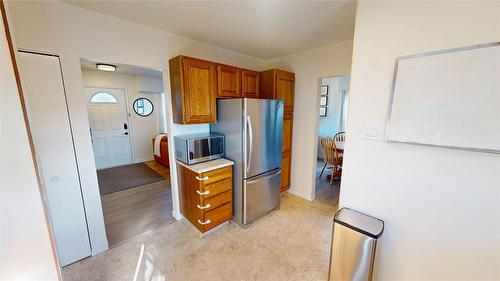717 6Th Street, Cranbrook, BC - Indoor Photo Showing Kitchen