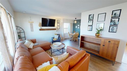 717 6Th Street, Cranbrook, BC - Indoor Photo Showing Living Room