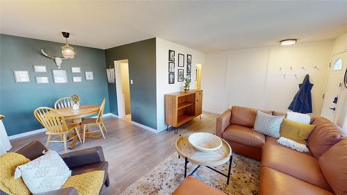 717 6Th Street, Cranbrook, BC - Indoor Photo Showing Living Room