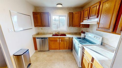 717 6Th Street, Cranbrook, BC - Indoor Photo Showing Kitchen