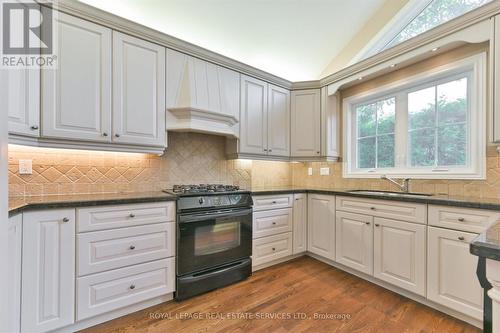 62 Princess Margaret Boulevard, Toronto, ON - Indoor Photo Showing Kitchen With Upgraded Kitchen