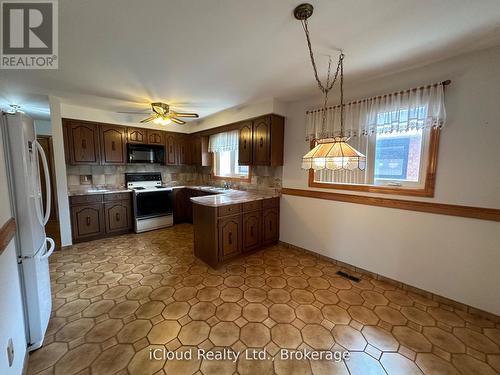 118 Antigua Road, Mississauga, ON - Indoor Photo Showing Kitchen