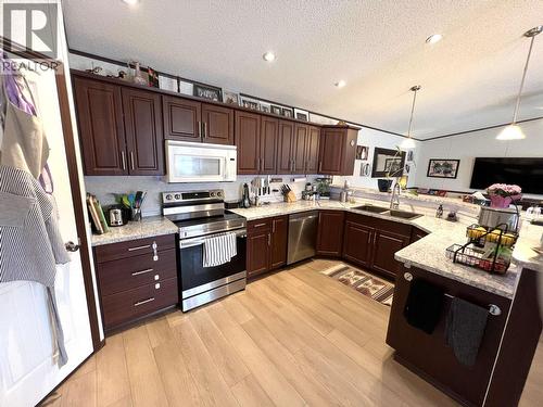 5506 Pine Crescent, Fort Nelson, BC - Indoor Photo Showing Kitchen With Double Sink With Upgraded Kitchen