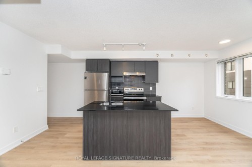 610-1129 Cooke Boulevard, Burlington, ON - Indoor Photo Showing Kitchen