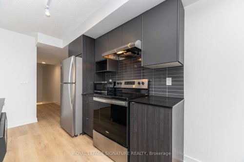 610-1129 Cooke Boulevard, Burlington, ON - Indoor Photo Showing Kitchen With Stainless Steel Kitchen