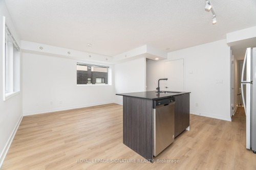 610-1129 Cooke Boulevard, Burlington, ON - Indoor Photo Showing Kitchen