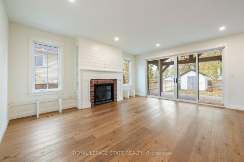 3922 Twenty Third Street, Lincoln, ON - Indoor Photo Showing Living Room With Fireplace