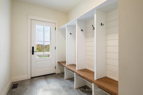 3922 Twenty Third Street, Lincoln, ON - Indoor Photo Showing Other Room