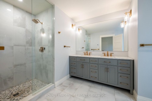 3922 Twenty Third Street, Lincoln, ON - Indoor Photo Showing Bathroom