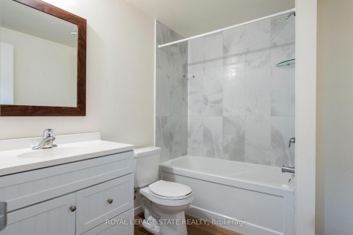 3922 Twenty Third Street, Lincoln, ON - Indoor Photo Showing Bathroom