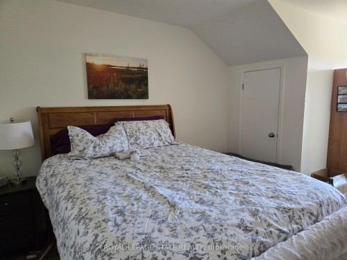 3922 Twenty Third Street, Lincoln, ON - Indoor Photo Showing Bedroom