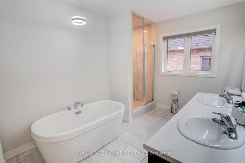 99 Bethpage Crescent, Newmarket, ON - Indoor Photo Showing Bathroom