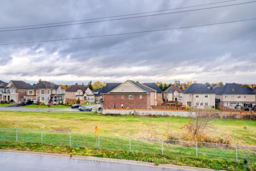 99 Bethpage Crescent, Newmarket, ON - Outdoor