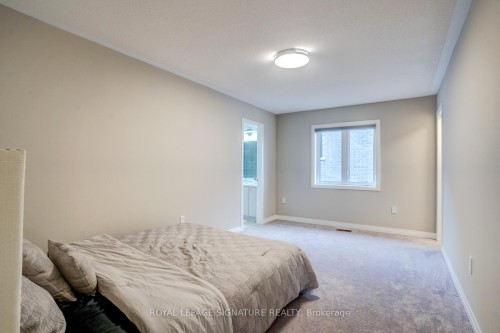 99 Bethpage Crescent, Newmarket, ON - Indoor Photo Showing Bedroom