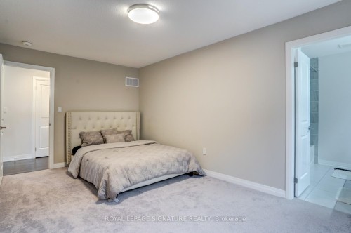 99 Bethpage Crescent, Newmarket, ON - Indoor Photo Showing Bedroom