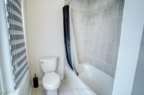 99 Bethpage Crescent, Newmarket, ON - Indoor Photo Showing Bathroom