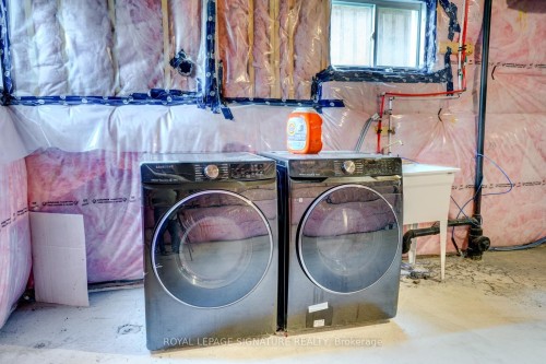99 Bethpage Crescent, Newmarket, ON - Indoor Photo Showing Laundry Room