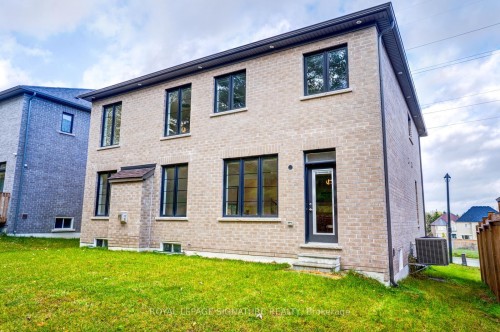 99 Bethpage Crescent, Newmarket, ON - Outdoor With Exterior