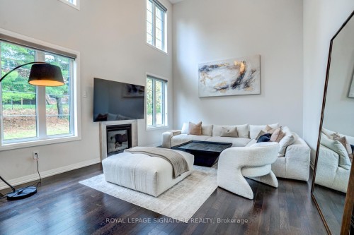 99 Bethpage Crescent, Newmarket, ON - Indoor Photo Showing Living Room With Fireplace
