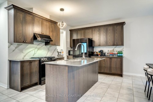 99 Bethpage Crescent, Newmarket, ON - Indoor Photo Showing Kitchen